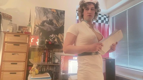 La hot bionda infermiera transgender fa una pausa