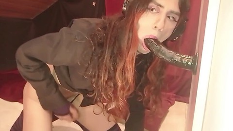 Stupenda sissy lecca e gorgoglia sul tuo cazzo