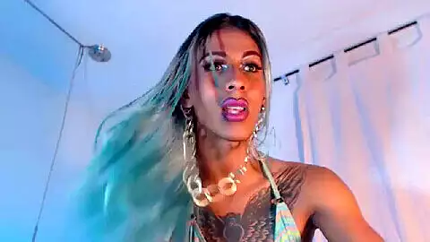 Transessuale nera focosa con un grosso cazzo che si masturba e schizza sulla webcam -SiNNE-