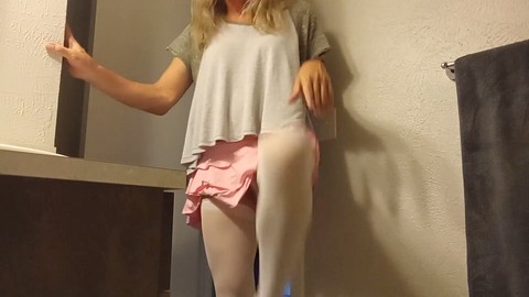 Nonna shemale alla finestra