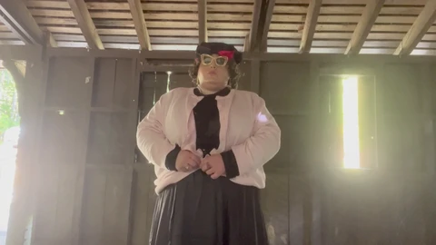 Shemale in pantyhose gets humiliated with golden showers