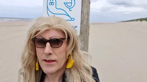 Transexuelle a la plage, amateur mature crossdresser solo